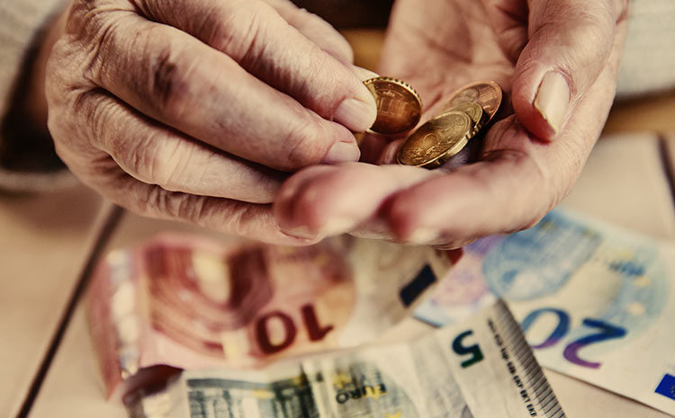 40 Jahre gearbeitet, nicht mal 1000 Euro Rente: Jeder Dritte erlebt Alptraum im Alter